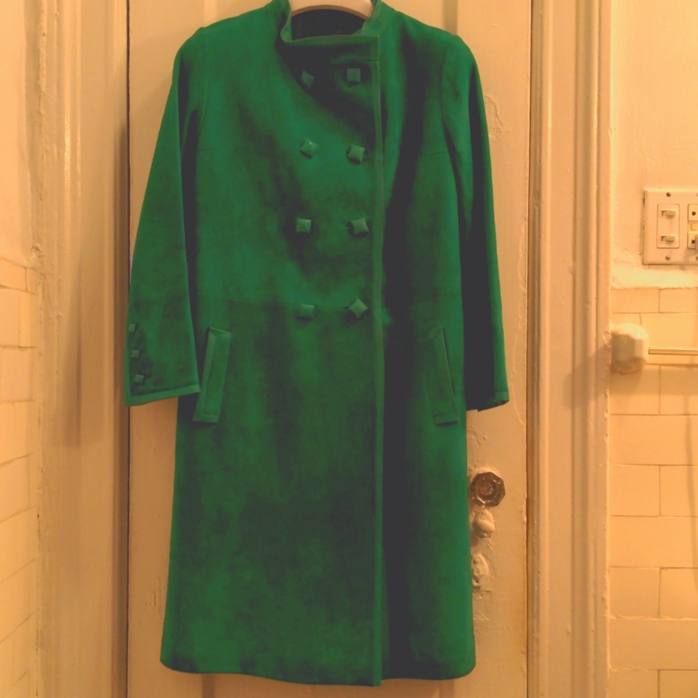 Vintage Kelly green suede coat. Plush genuine suede Fully lined European Sz  44